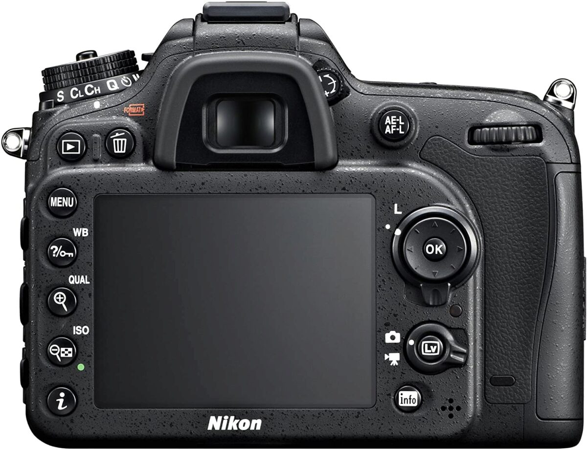 la parte frontale della Nikon D7100