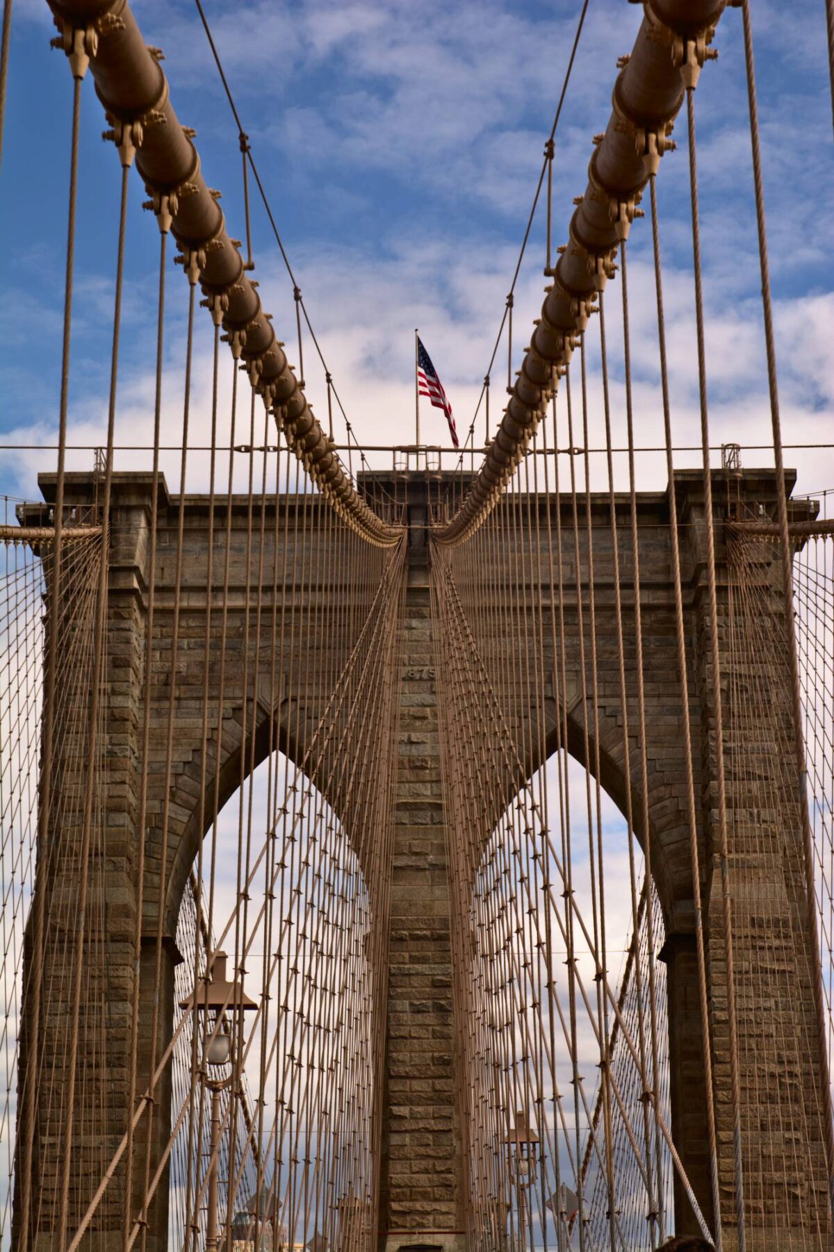 Passaggio sul ponte di Brooklyn (NYC).